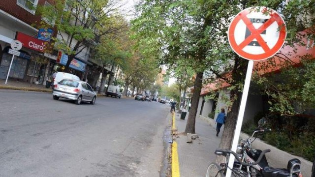Avanzan las modificaciones propuestas al  estacionamiento sobre calle La Rioja