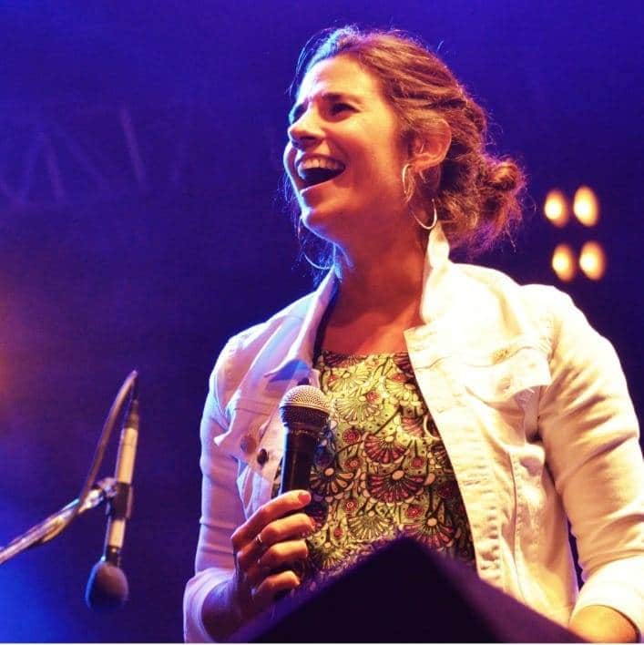 Florencia Cosentino presenta nuevas canciones en el El Argentino Bar