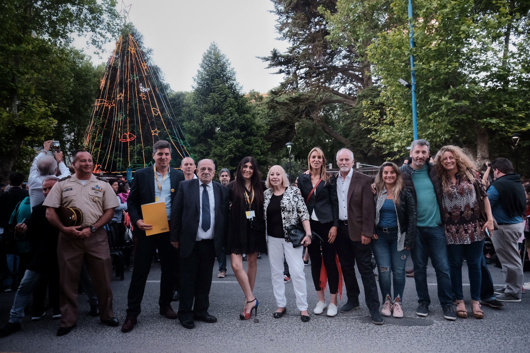 La Municipalidad encendió el Árbol de Navidad de Plaza San Martín