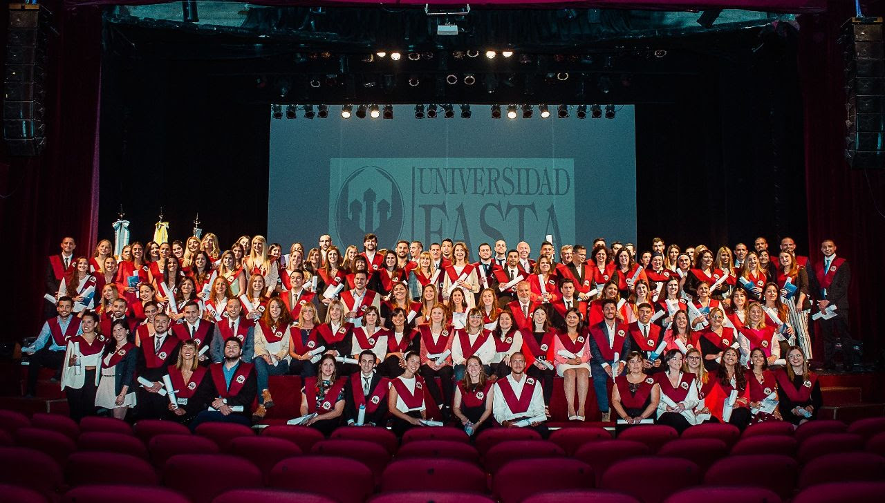 Se realizó la 32º Colación de Títulos de Pregrado, Grado y Posgrado de la Universidad Fasta