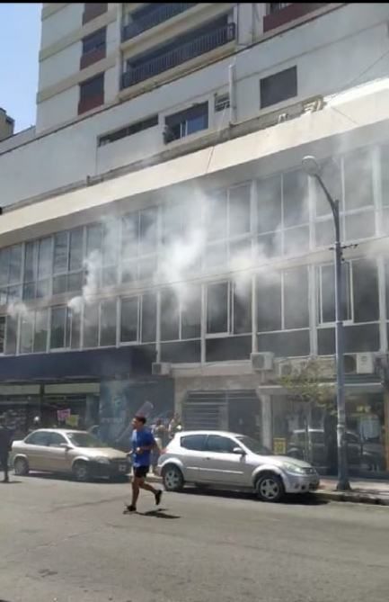 Alarma por un principio de incendio en una galería comercial en plena peatonal San Martín