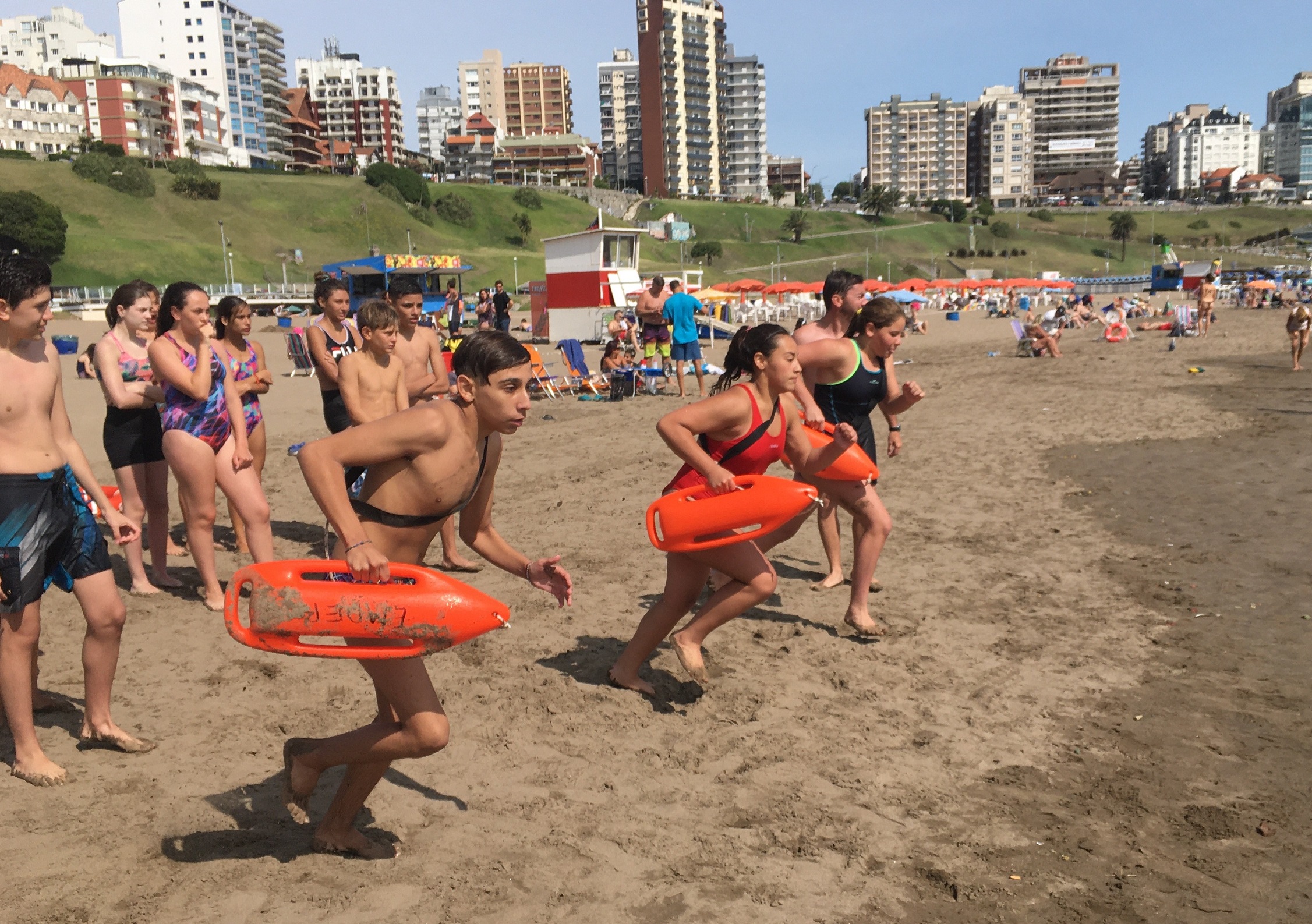 Guardavidas rechazan proyecto que desfinanciaría el sistema de seguridad en playas