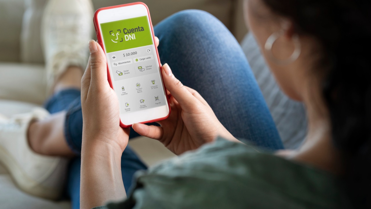 Kicillof habilita una app que permite cobrar y enviar dinero desde el celular