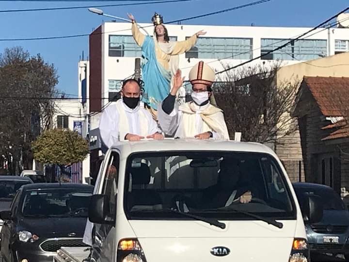 Tras sufrir coronavirus, obispo de Mar del Plata encabezó una procesión