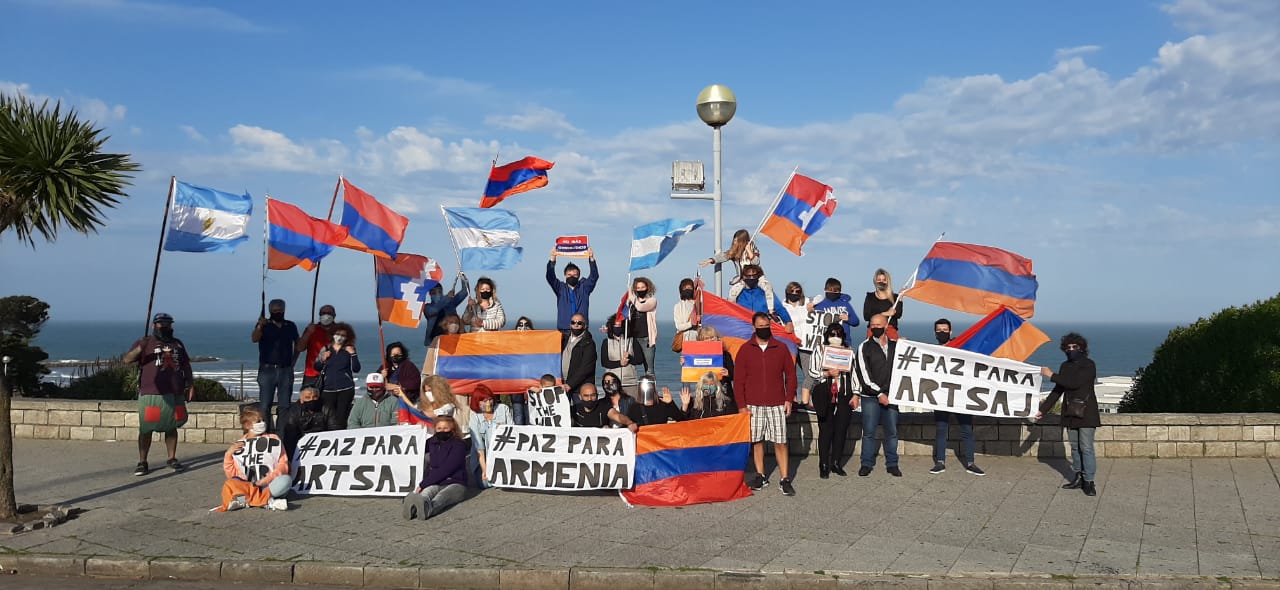 La colectividad armenia en Mar del Plata realizó caravana "por la paz"