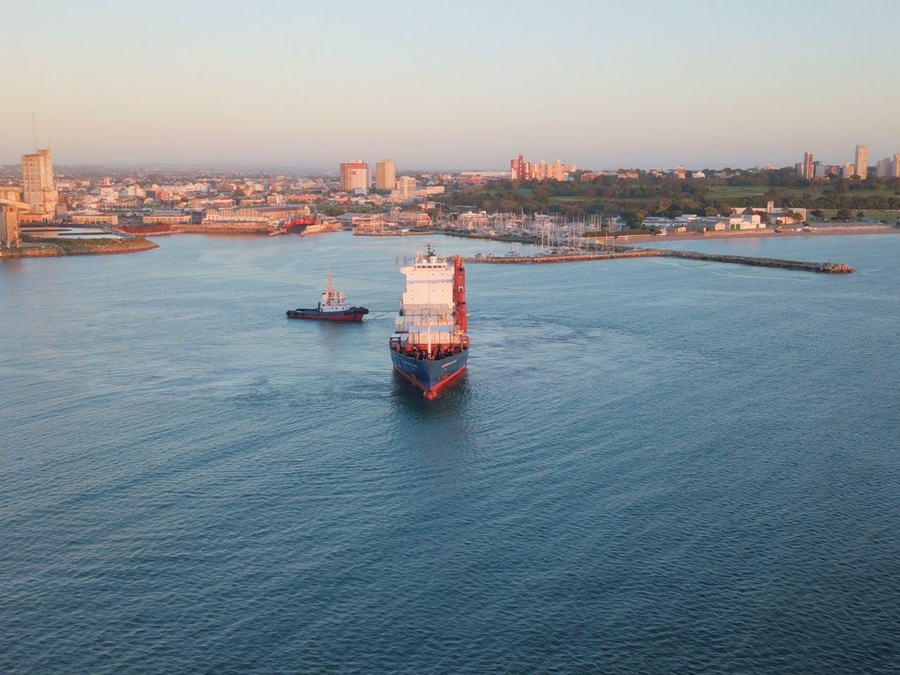 TC2 evalúa un barco propio en puerto Mar del Plata