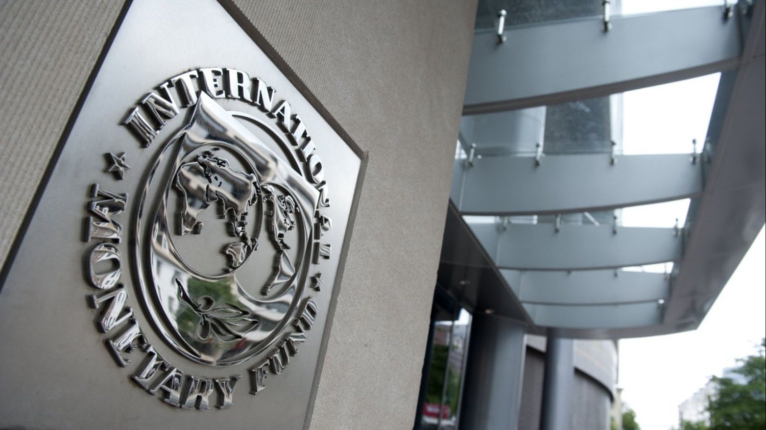El Gobierno argentino selló el acuerdo con el staff del FMI y comienza el debate parlamentario