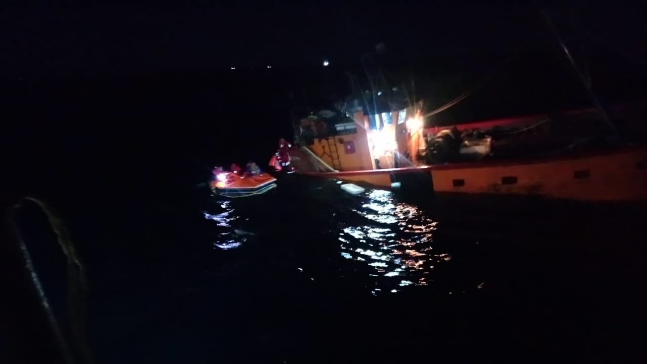 Se hundió el pesquero Golfo Azul y rescatan a la tripulación