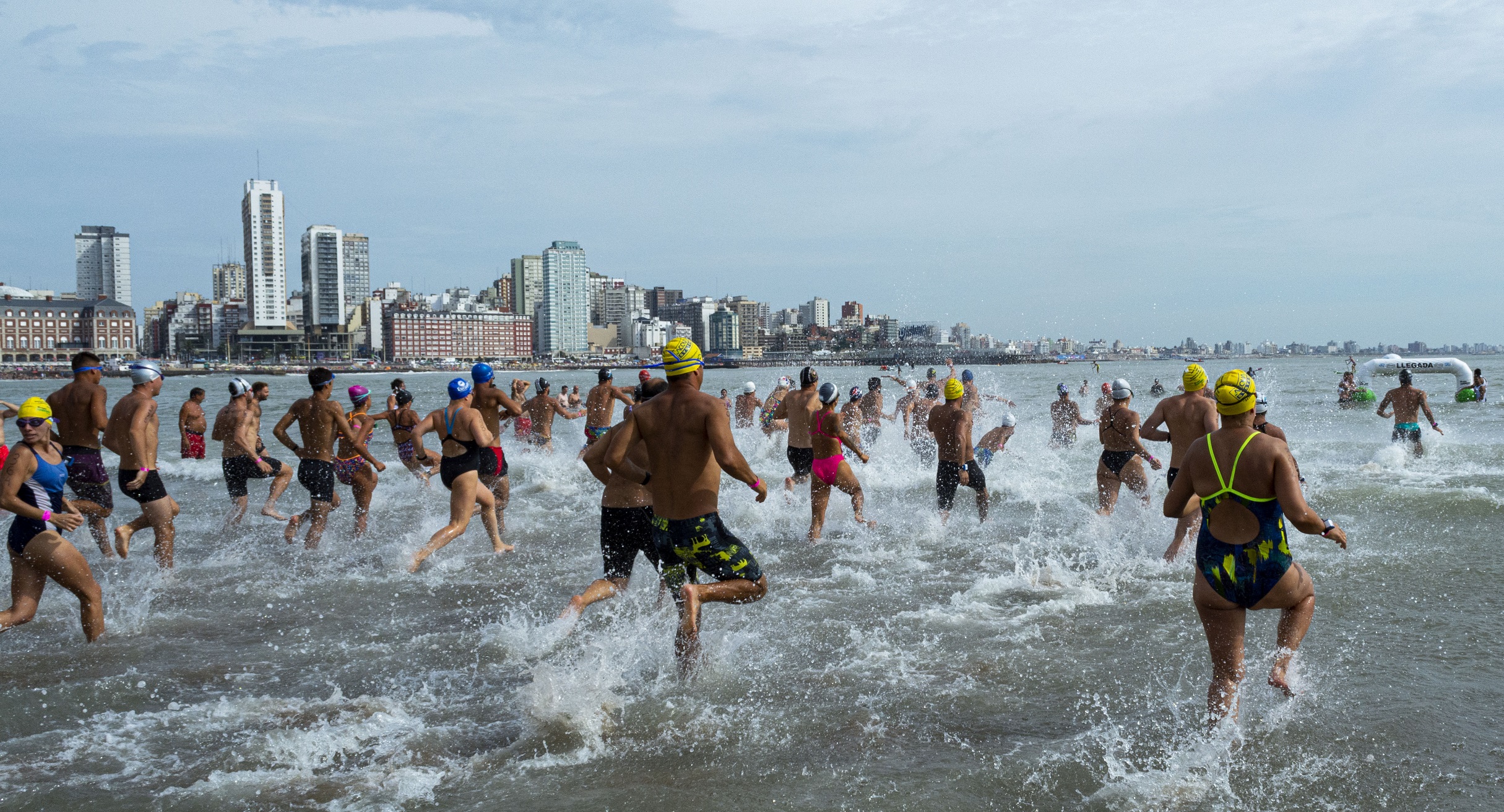 Arranca en Mar del Plata la competencia de aguas abiertas por el Sudamericano