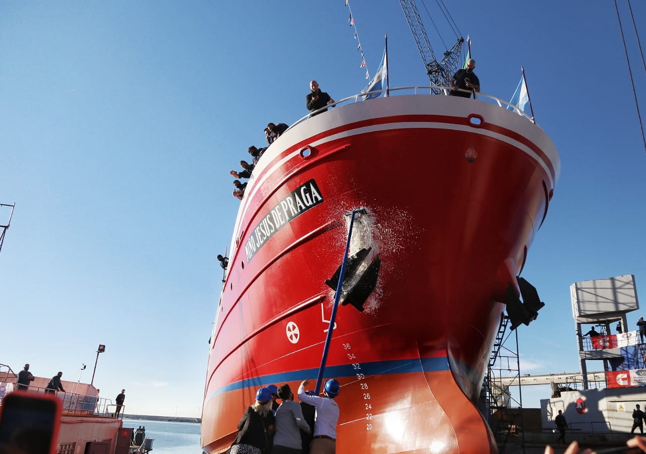 Botan un barco pesquero en Mar del Plata y aseguran que la renovación de la flota "es una realidad"