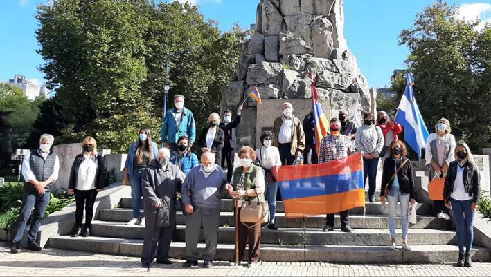 Residentes armenios conmemoración el 106 aniversario del genocidio