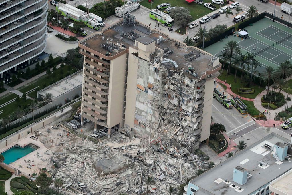 Hay cuatro argentinos desaparecidos por el derrumbe de un edificio en Miami que provocó un muerto