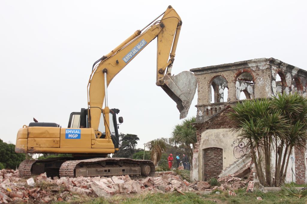 El Municipio comenzó operativo para la demolición de la Villa Joyosa