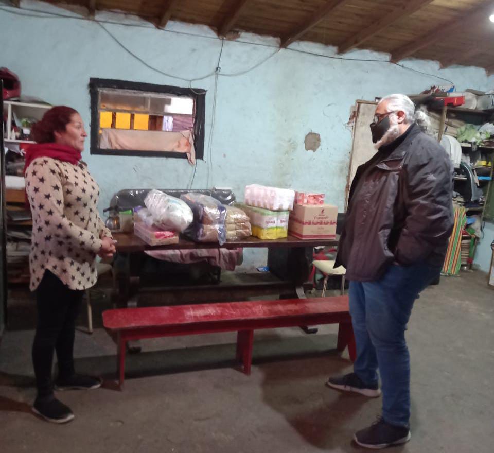 Cooperativistas distribuyeron alimentos y ropa en los barrios más vulnerables de la ciudad