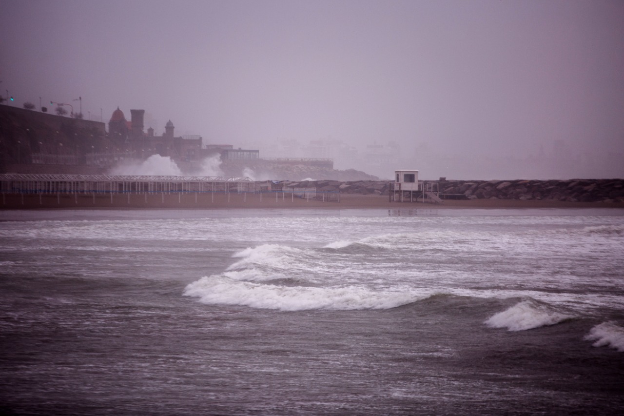 Mar del Plata continúa afectada por fuertes vientos; no hay evacuados