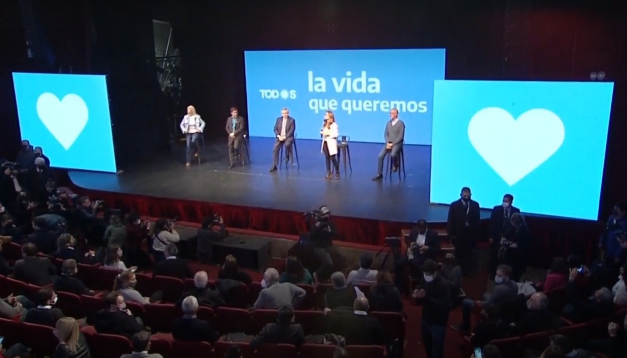 Kicillof pidió que el voto "sea para la reconstrucción y el renacimiento" de Argentina