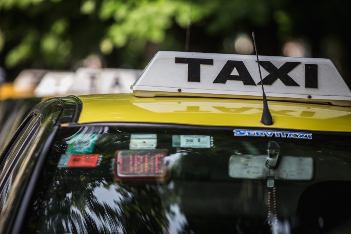 GPS: un grupo de taxistas se declaran en alerta