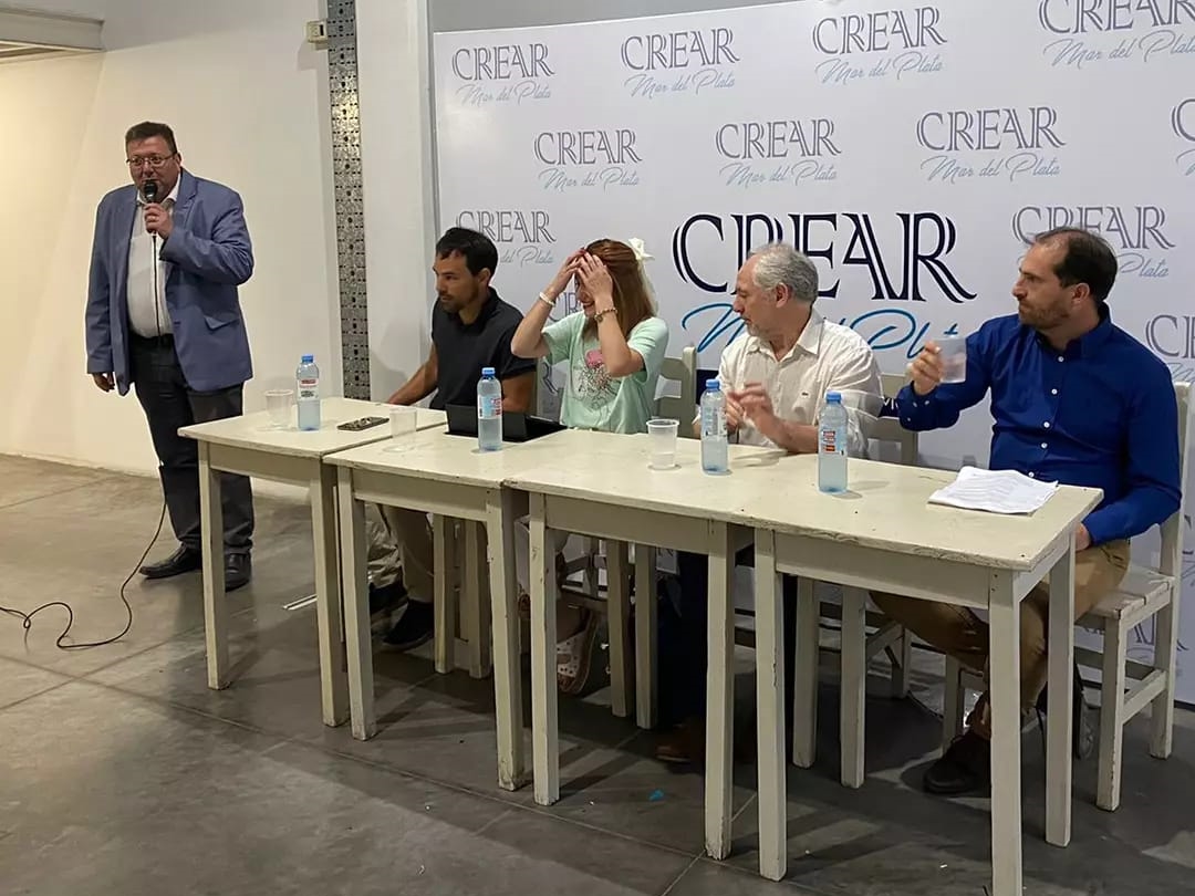 Especialistas disertaron sobre violencia intrafamiliar en un conversatorio organizado por el partido Crear