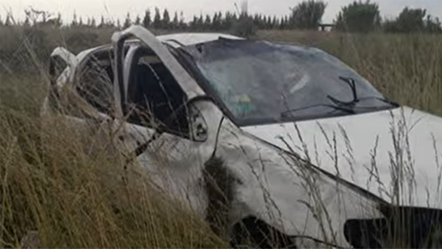 Cinco personas volvían de la Costa y murieron al volcar su automóvil en la autovía 2, en Chascomús