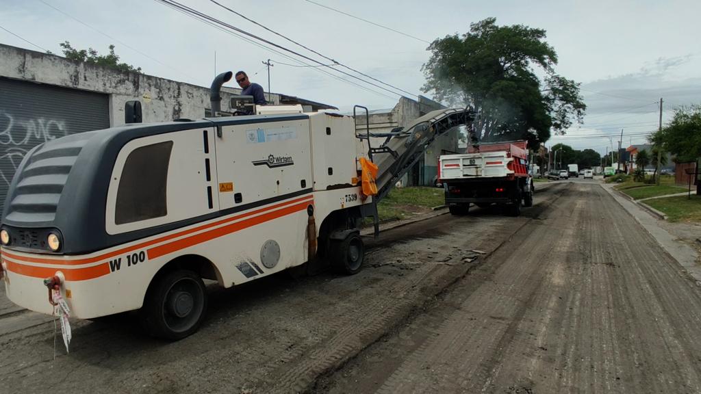El Municipio realiza tareas de mantenimiento y arreglo de calles en Bernardino Rivadavia
