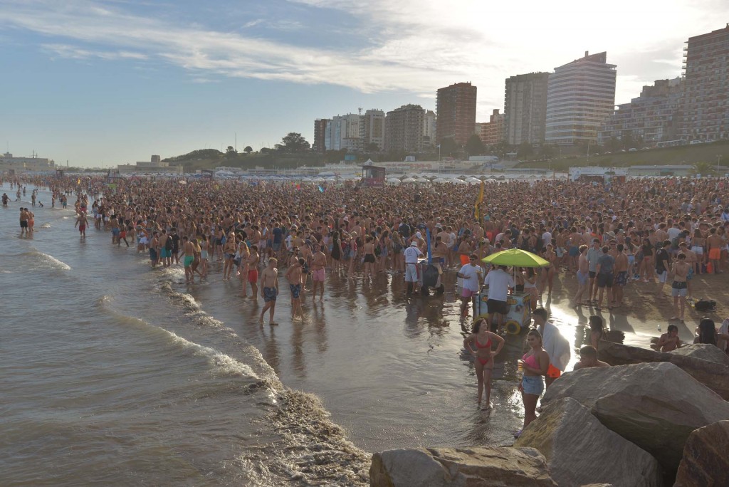 Sin protocolos ni cuidados por el coronavirus, así son los “After Beach” en Mar del Plata