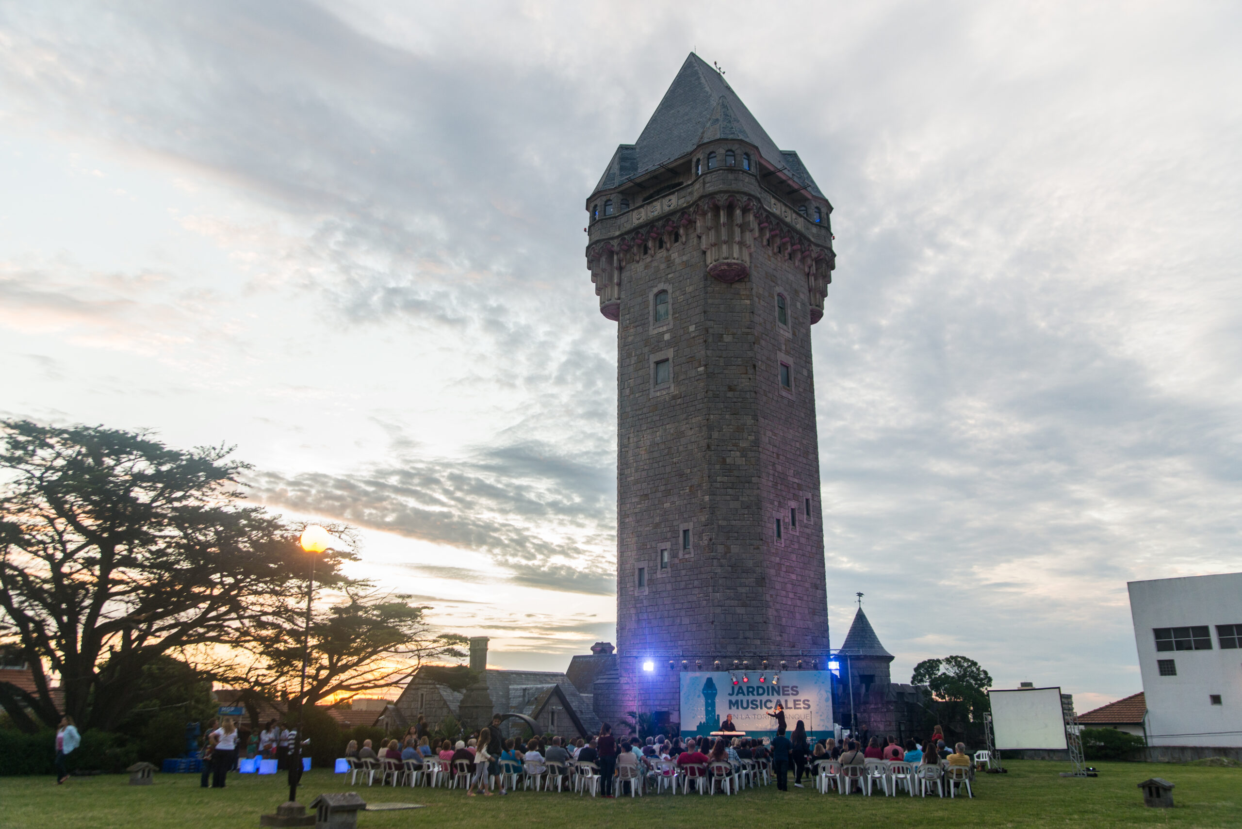 Torre Tanque llega a los “79” y el festejo será con tangos en un escenario natural