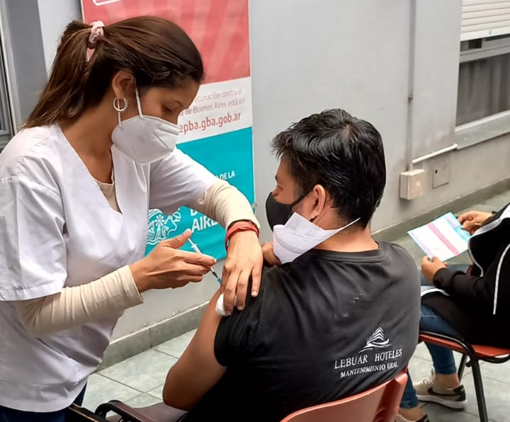 La vacuna de refuerzo será libre para mayores de 30 años en Buenos Aires