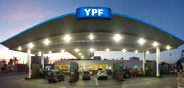 YPF denuncia la falsedad de una campaña que ofrece tres meses de nafta gratis