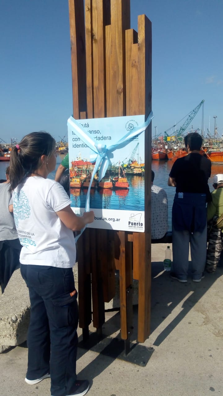 La campaña de Abuelas de Plaza de Mayo llegó al puerto de Mar del Plata