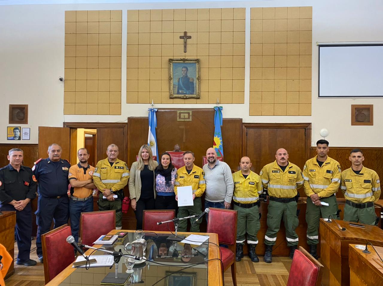 Reconocen a los bomberos que ayudaron en la lucha contra los incendios en Corrientes