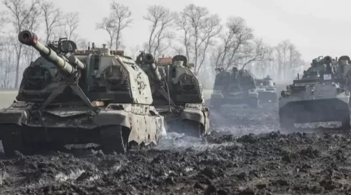 Rusia ataca instalaciones ferroviarias y de combustible en Ucrania tras visita de enviados de EEUU