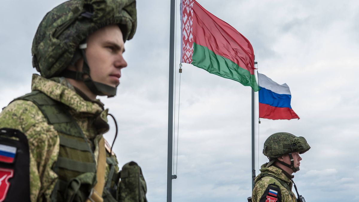 Bielorrusia, fronteriza con Ucrania, inicia maniobras militares "sorpresa"