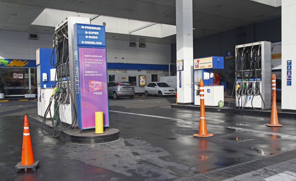 Axion y Shell subieron los precios de los combustibles entre 10,5 y 12% promedio