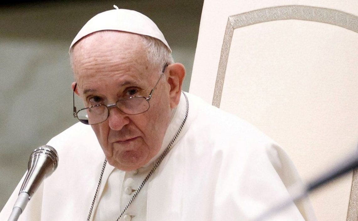Francisco manda al canciller del Vaticano a Kiev e insiste con el pedido de diálogo