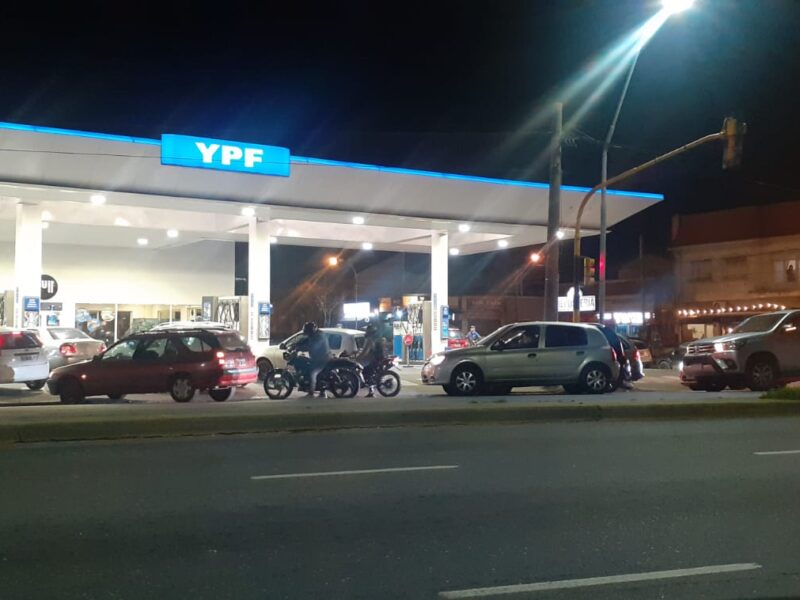 YPF confirmó que será más barato cargar nafta a la madrugada