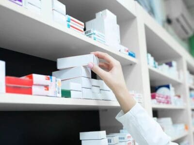 Farmacias advierten que pueden faltar medicamentos por pagos demorados de Pami