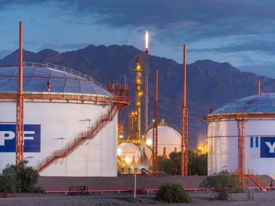 Desde YPF insisten en que no habrá cimbronazos en el precio de las naftas