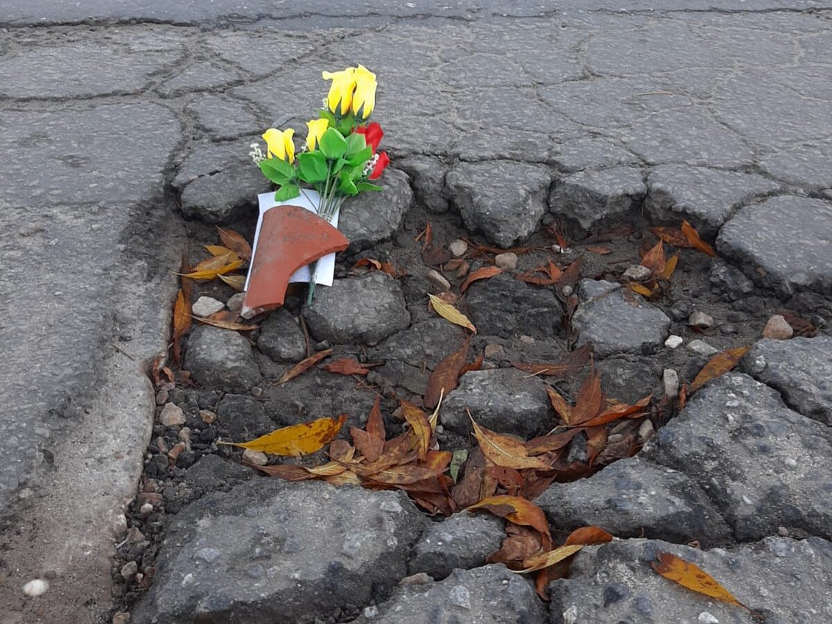 «Flor de Bache»: ahora suman un WhatsApp para denunciar el mal estado de las calles