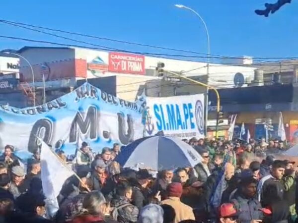 Contundente movilización de gremios de la pesca en rechazo a la baja salarial