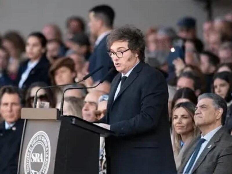 Milei anunció bajas a las retenciones y fue ovacionado en la Rural