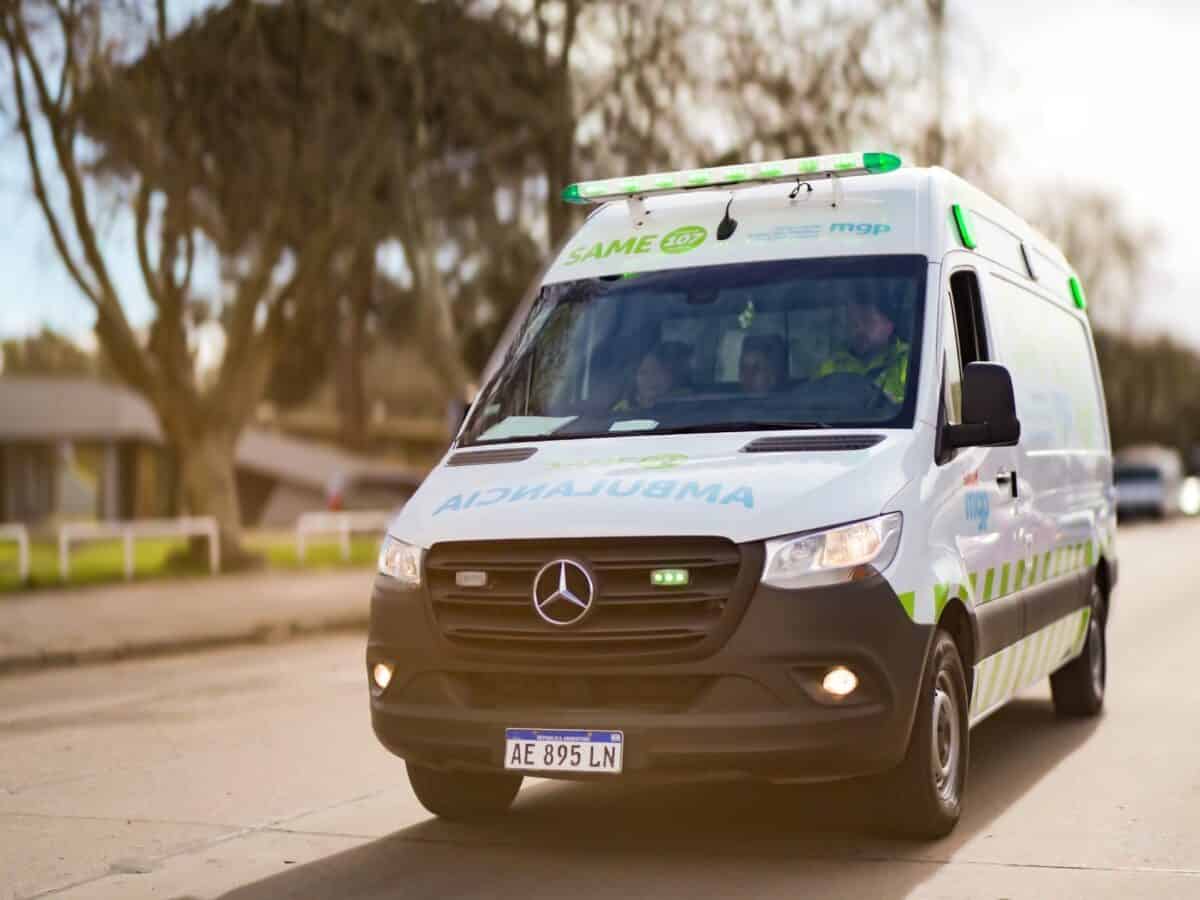 Huyó de un control, atropelló a una ciclista y chocó contra una vivienda