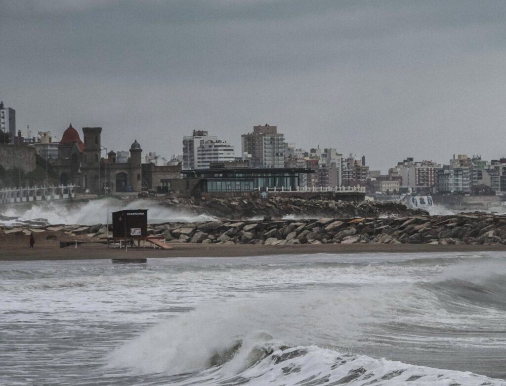 Miércoles fresco y ventoso en Mar del Plata; rige alerta amarillo