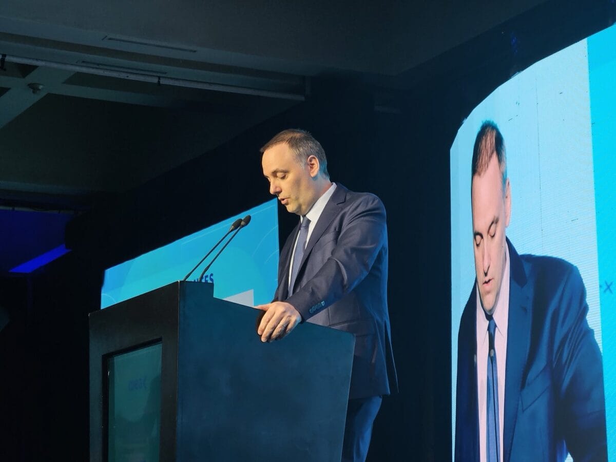 El Gobierno envía leyes económicas y laborales al Congreso para que «la micro acompañe a la macro»