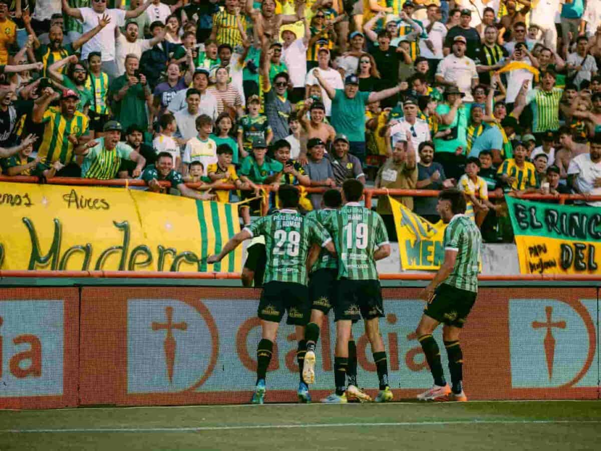 Aldosivi ganó y sigue en Primera