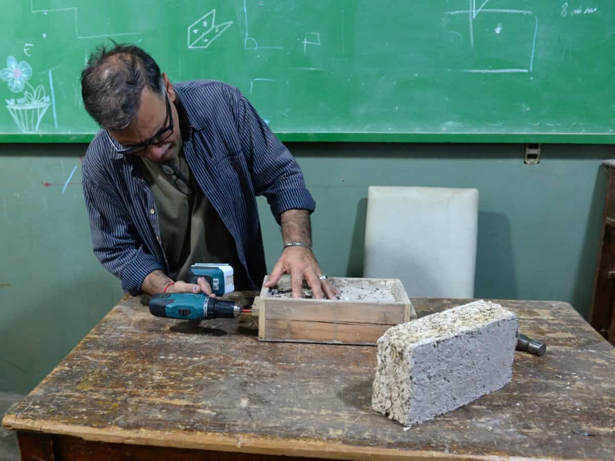 “EcoLadrillo”, proyecto de la Escuela Municipal de Formación Profesional 1 que le da un nuevo uso a los residuos