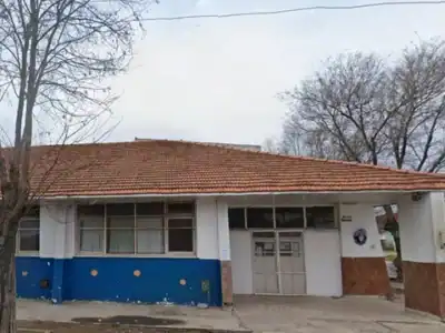 La justicia intenta dar con los responsables del ataque a la Escuela 21 y a la casa del alumno acusado