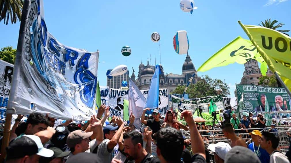 La CGT se reúne este viernes y amenaza con un paro general contra la reforma laboral de Milei