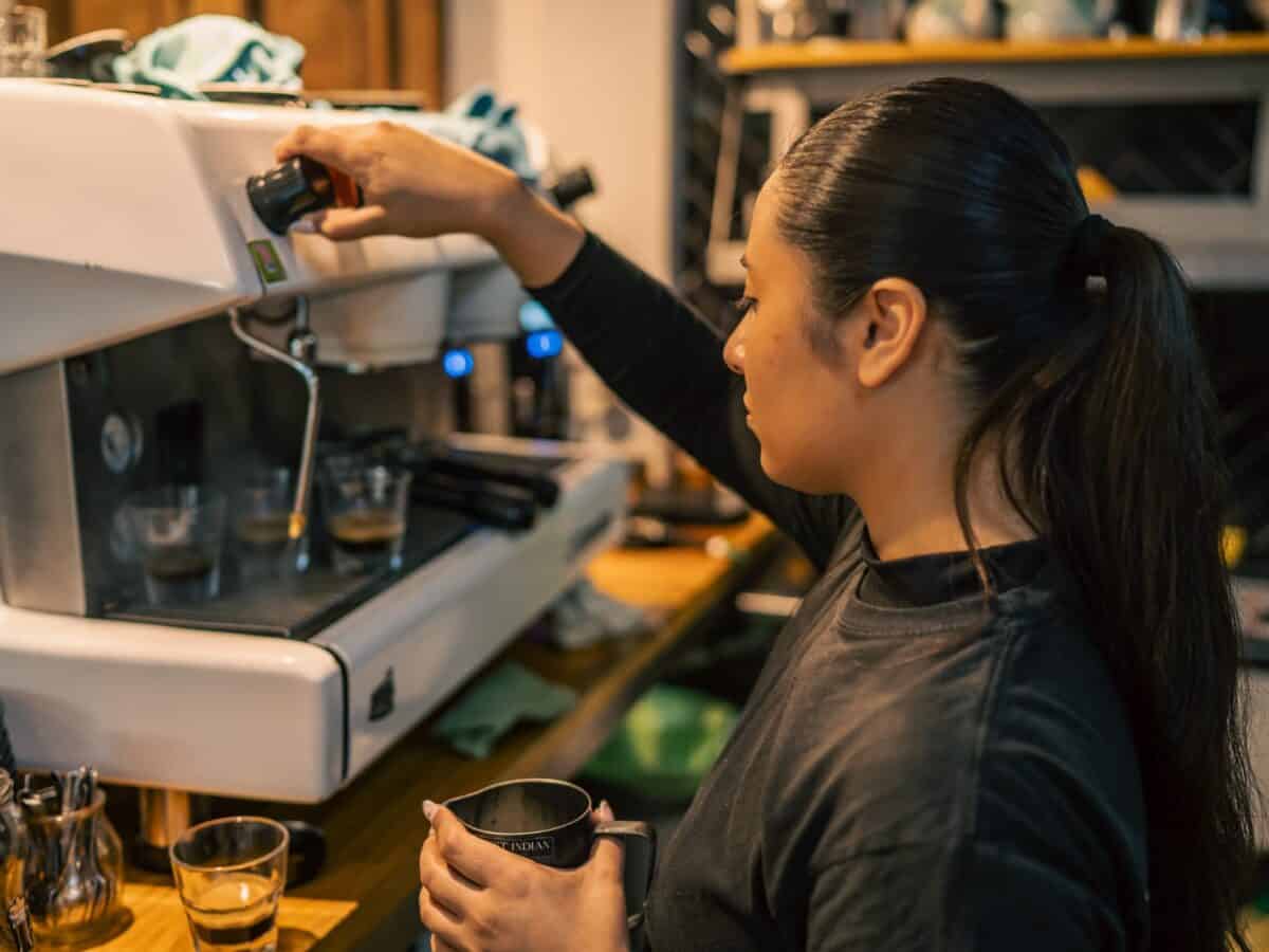 La relación entre los casi 200 mil empleos registrados perdidos y los 357 mil informales sumados