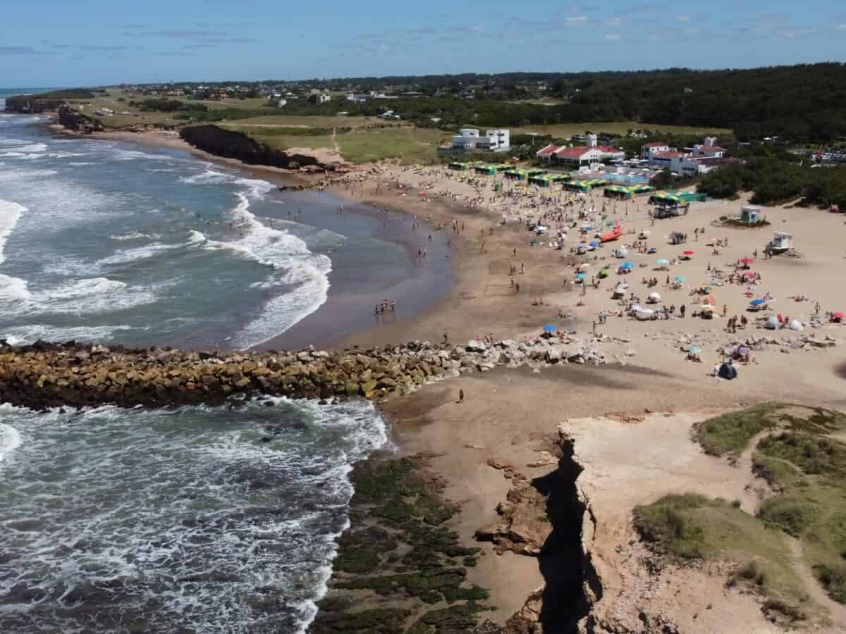 Kicillof sostuvo que por las políticas económicas de Milei «cada vez hay menos turistas, estadías más cortas y menos consumo»