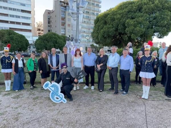 Martilleros ponen en valor el Monumento “Contemplando la Eternidad”